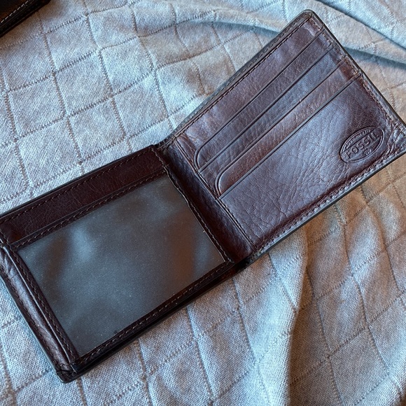 Fossil genuine leather wallet - Picture 2 of 8